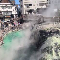 Die Stimmung ist immer noch toll. Nur der Schwefel-Geruch kommt uns diesmal etwas stärker vor. 😅