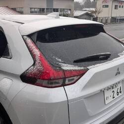 Am Morgen lag ein kleines bisschen Schnee auf den Auto.