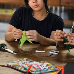 Falten des Feuer-Pferdes.