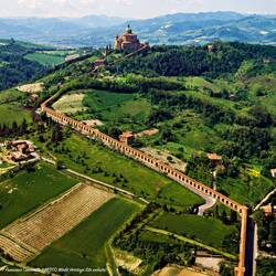 The portico way and the sanctuary ... photo from the UNESCO WHS website by F. Ceccarelli