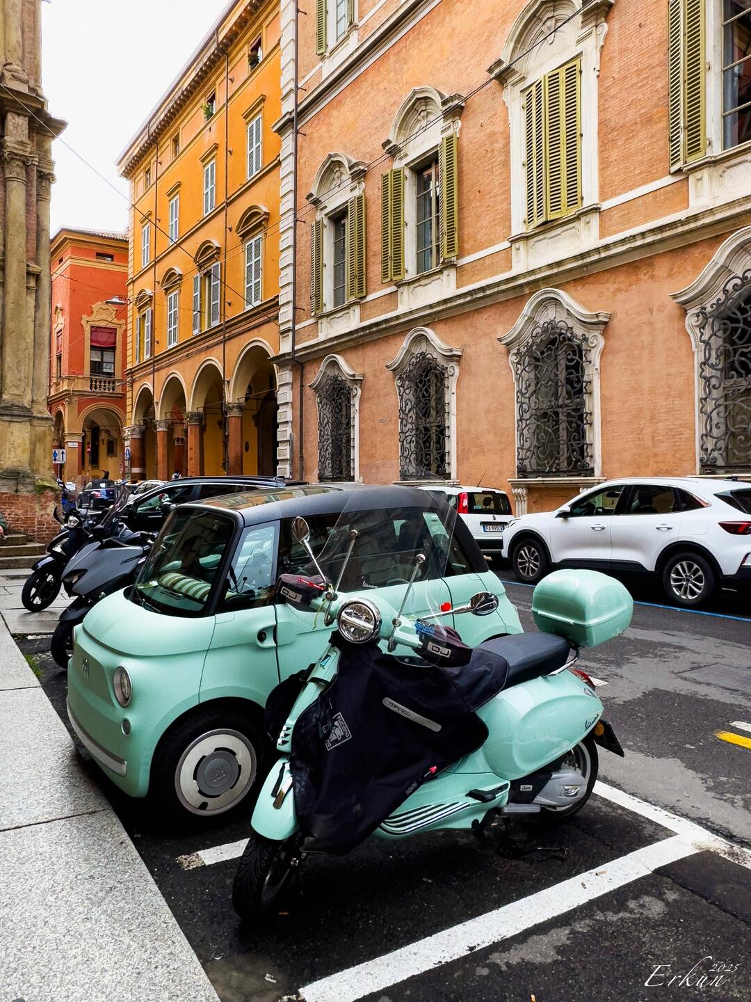 Matching vehicles anyone? — Bologna, Italy.