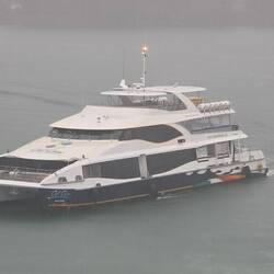 Unser Schnellboot zur Überfahrt kommt