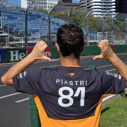 Christophe an der Formel 1 Strecke