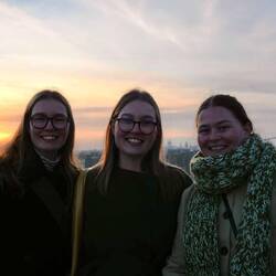 Me, Joanna and Olivia 🥝