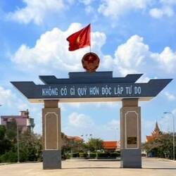 Nous voilà à la frontière Cambodgienne 🤗 là nous sommes encore coté Vietnam 🇻🇳