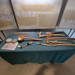 Spiele, Rassel usw. auch zum Ausprobieren.