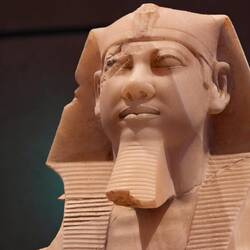 Alabasterfigur mit unglaublichen Glanz.