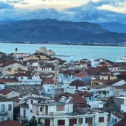 ..und dahinter wieder die Bourzi