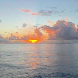 Sonnenuntergang hinter Wolken