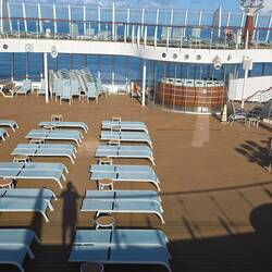 Fast leeres Pooldeck