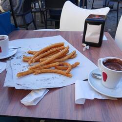 Churros y chocolate
