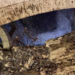 Wir befinden uns direkt unter der "Hauptstrasse"!