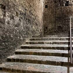 Wir steigen 90 Stufen hinab!