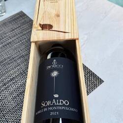 Yvonne's Geburtstags-Wein, er darf noch etwas lagern bis zum Geburtstag 🎁.