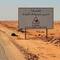 Hinweistafel an der Autobahn in der Westsahara