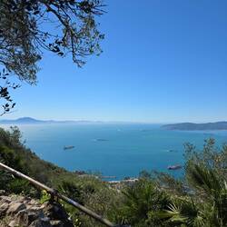 Links Afrika- Mitte Die Straße von Gibraltar- Rechts Europa