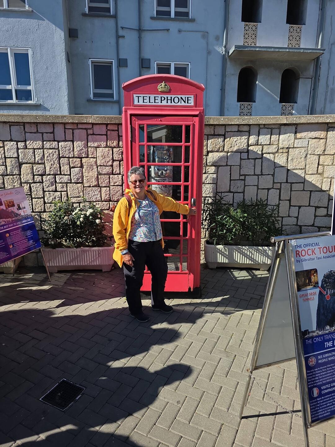 Ups, das ist ja wirklich ein Telefon und kein Bücherschrank.