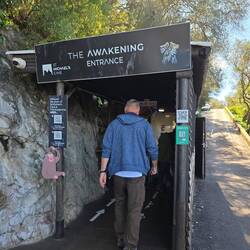 Eingang zur Tropfsteinhöhle St. Michael’s Cave (Sankt-Michaels-Höhle)