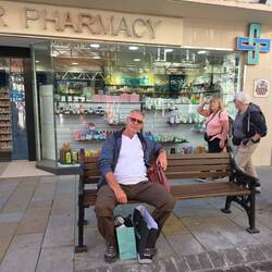 Ich hab schon mal einen Gaul vor der Apotheke ko.... sehen.