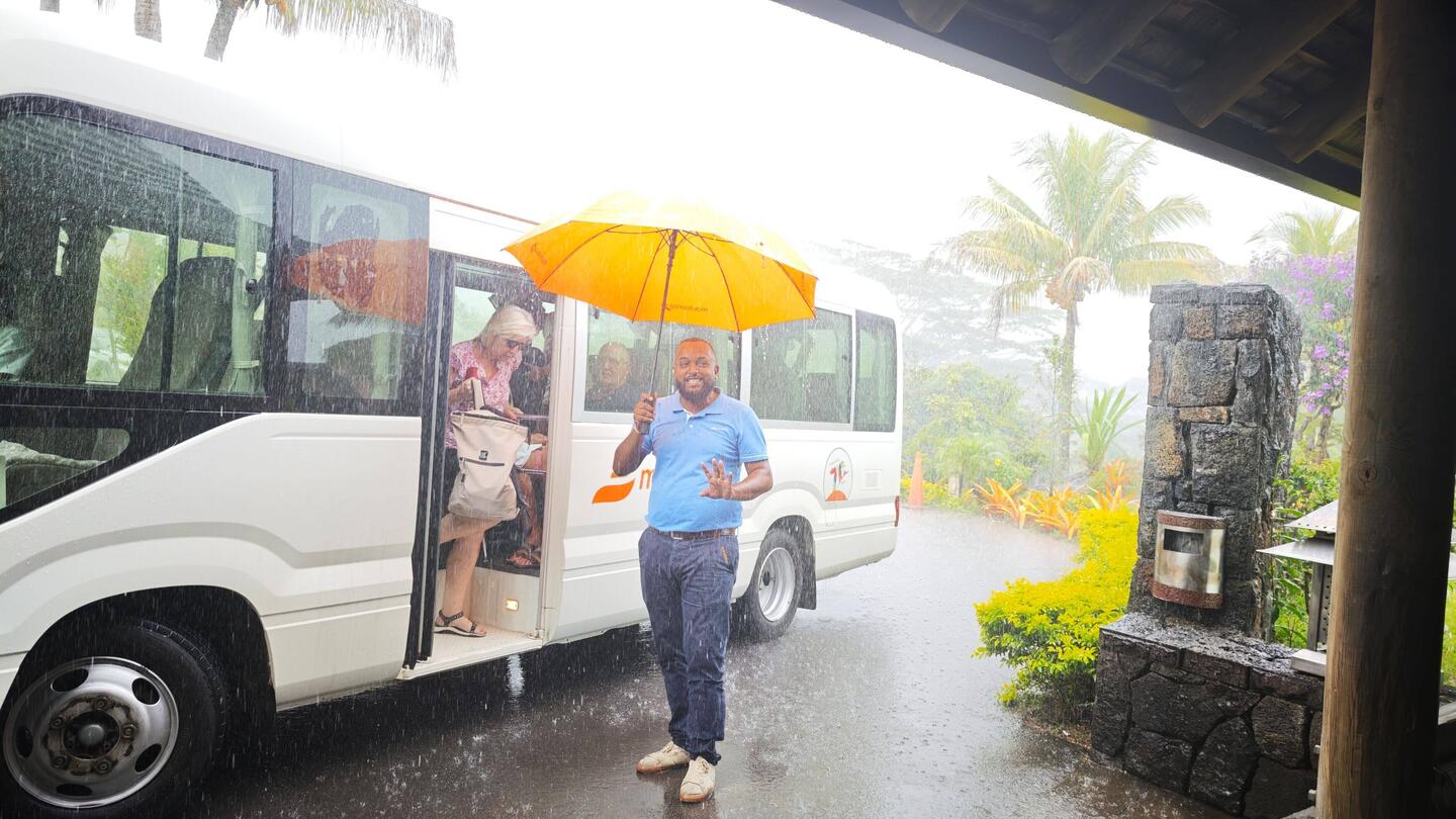 Ankunft Rum-Fabrik bei strahlend Sonnenschein 💪🏻