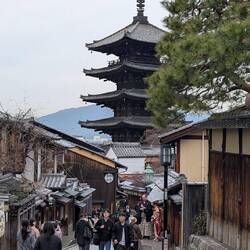 Die „Yasaka-Pagode" stammt aus dem 15. Jahrhundert.