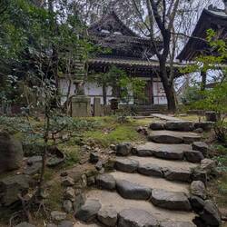Er gehört heute zur Tendai-buddhistischen Tradition.