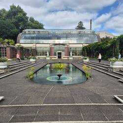 Fühle mich wie in einem alten Barbiefilm👸🦚👗