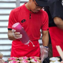 Essen so weit das Auge reicht.