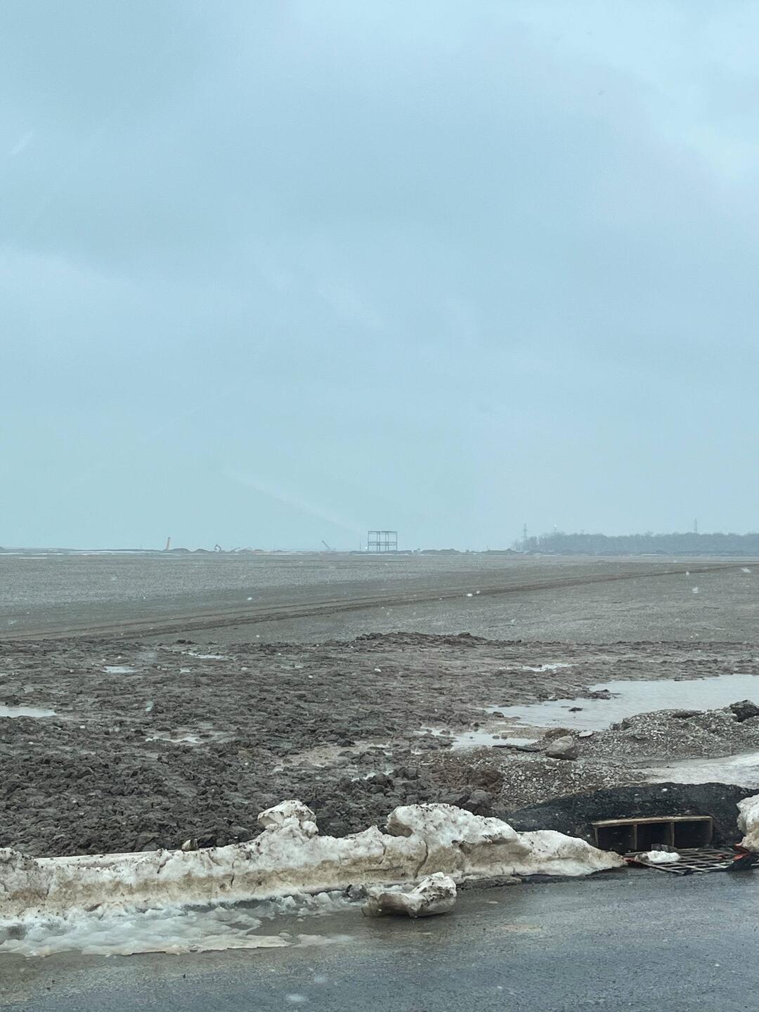 Erster Stahlträger der neuen Fabrik