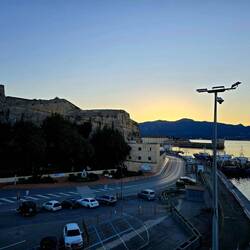 ... soncni vzhod na trajektu...