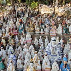 A Sky Full of Gods and Buddhas 滿緣