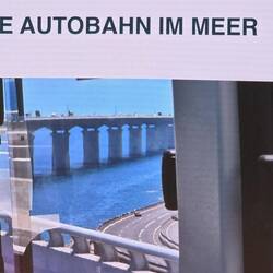 Autobahn ist aus Platzgründen aufs Meer gebaut