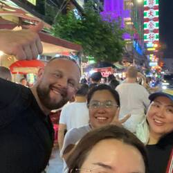 Love the friendly tourist vibes! Everyone is so nice and welcoming here. 🌍