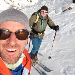 Dann bricht im Nirwana der Pin der Bindung. Der Rückweg zu Fuß, durch Tiefschnee. Keine Bilder!