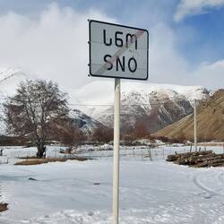 Dann kommt die Nachricht. Per Minibus ist die Bindungsbacke aus Tiflis unterwegs nach Gudauri.