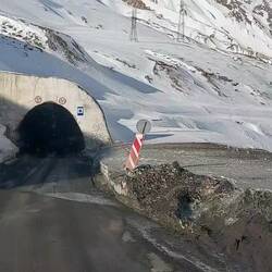 Wir queren den Pass nach Gudauri.