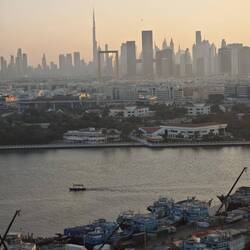 Skyline mit dem Dubai Frame.