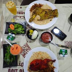 JemenitischeSpeisen. Große Portionen, kleine Preise