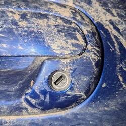 Beschädigtes funktionsloses Schloss nach Einbruch...