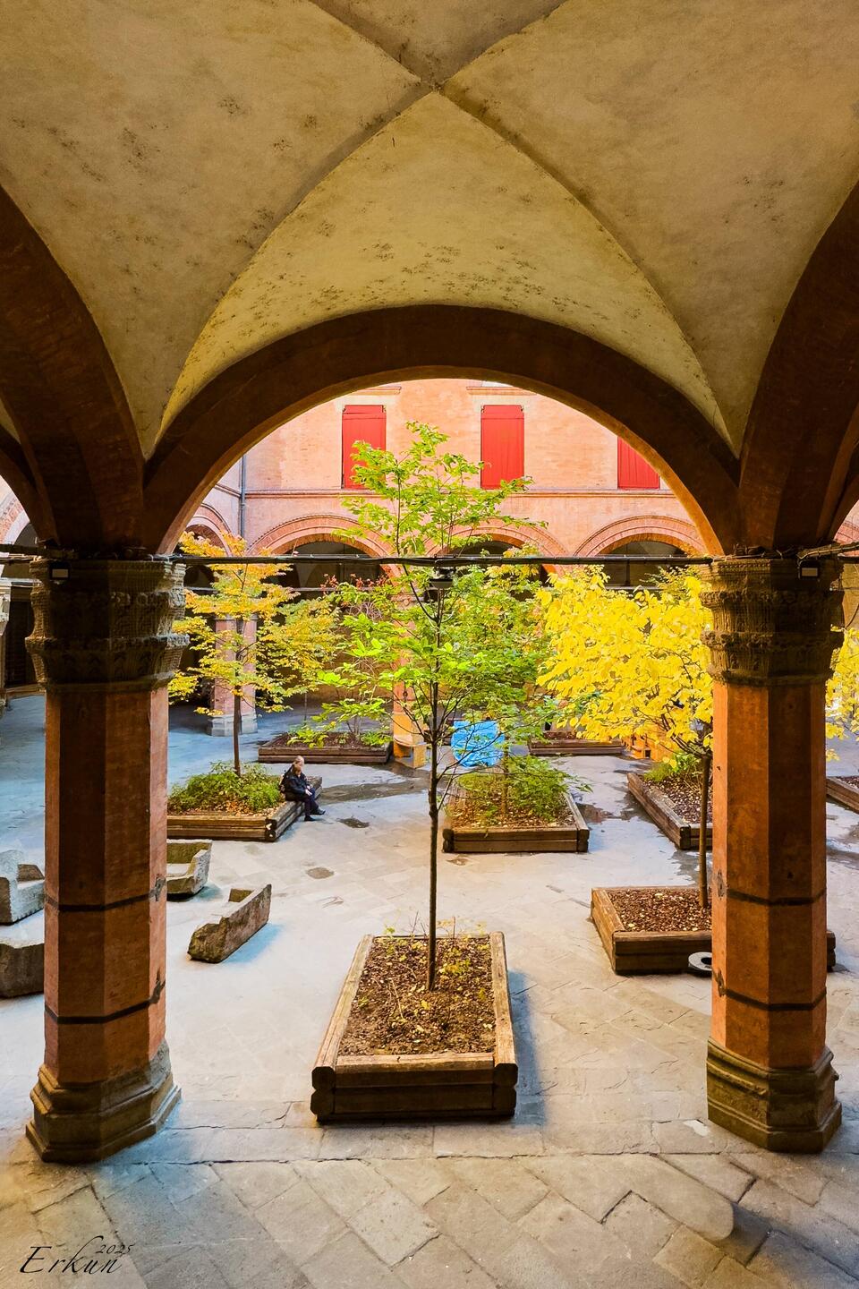 Inner courtyard — Palazzo d'Accursio.