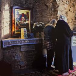 Sufi women praying at the House of Mary — Ephesus, Türkiye.