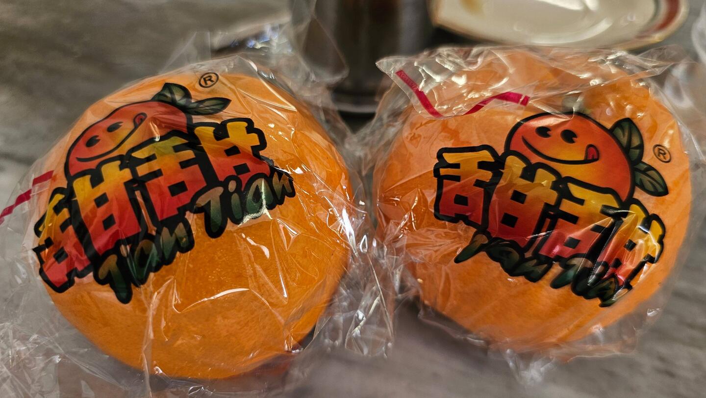 Mandarinen als Geschenk zu CNY - symbolisieren Glück, Wohlstand und Fülle.