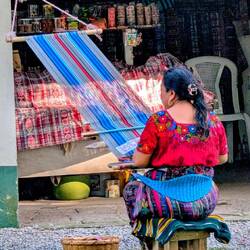 Eine Familie betreibt die Standl, paar Andenken stellen sie selber her.