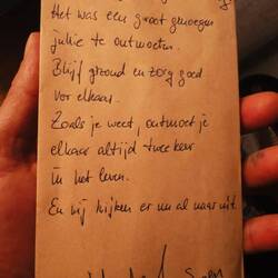 So wie Mutti einem beigebracht... geantwortet und ab, unter der Tür durchschoben