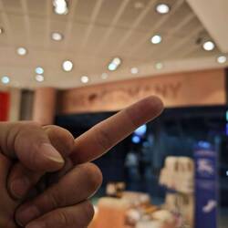 Gib Menschen eine Uniform und Verantwortung und sie zeigen schnell ihr wahres "Ich"