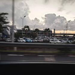 "Sir.... ach Gott, viel zu langer Name. Flughafen halt