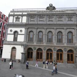 An der Altstadt steigen wir aus....