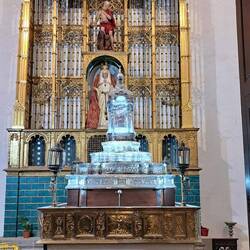 Wir besichtigen den Innenraum....