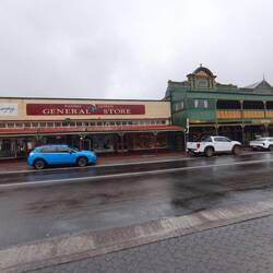 Supermarkt und Hunters Hotel