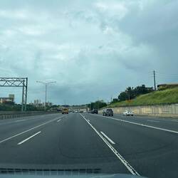 Auf dem Weg zur Dole Plantage, zählt mal die Spuren!